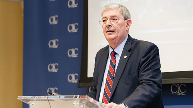 Tiến Sĩ George Weigel: Đừng gấp lại, xuyên thủng hoặc cắt xén